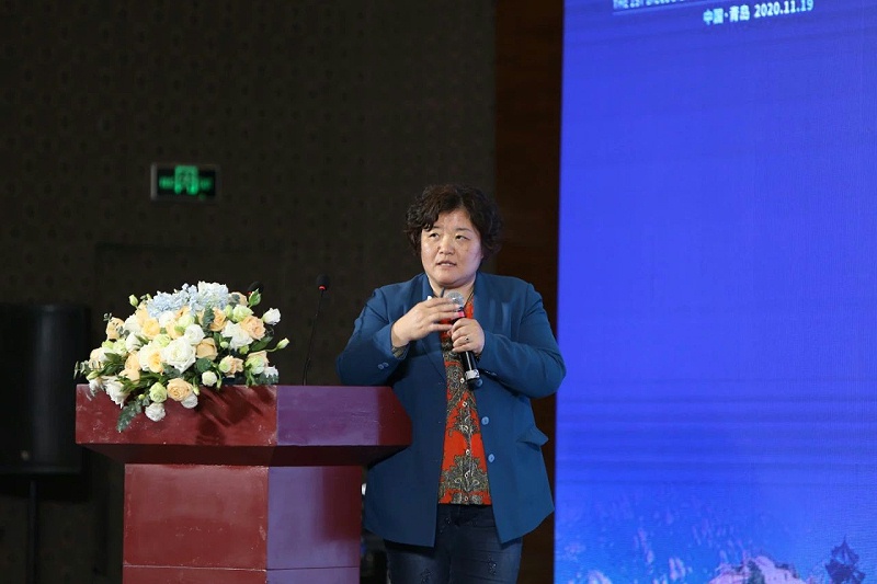 華東理工大學(xué)生物工程學(xué)院、華東理工大學(xué)青島創(chuàng)新研究院莊英萍院長(zhǎng)作《大數(shù)據(jù)與代謝模型驅(qū)動(dòng)的發(fā)酵優(yōu)化放大技術(shù)及展望》的主題報(bào)告。