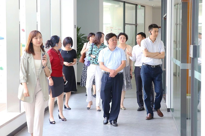 探究生物科技，培育科學(xué)素養(yǎng)，“華青教育生物創(chuàng)新教育實踐基地”落戶蔚藍(lán)