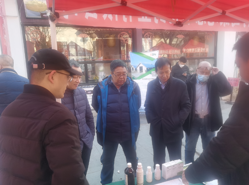 山東畜牧協(xié)會特養(yǎng)分會馬澤芳會長、山東省特種經(jīng)濟(jì)動物產(chǎn)業(yè)技術(shù)體系創(chuàng)新團(tuán)隊(duì)首席專家李光玉教授、特養(yǎng)分會張洪學(xué)秘書長到青島康地恩站臺交流-1